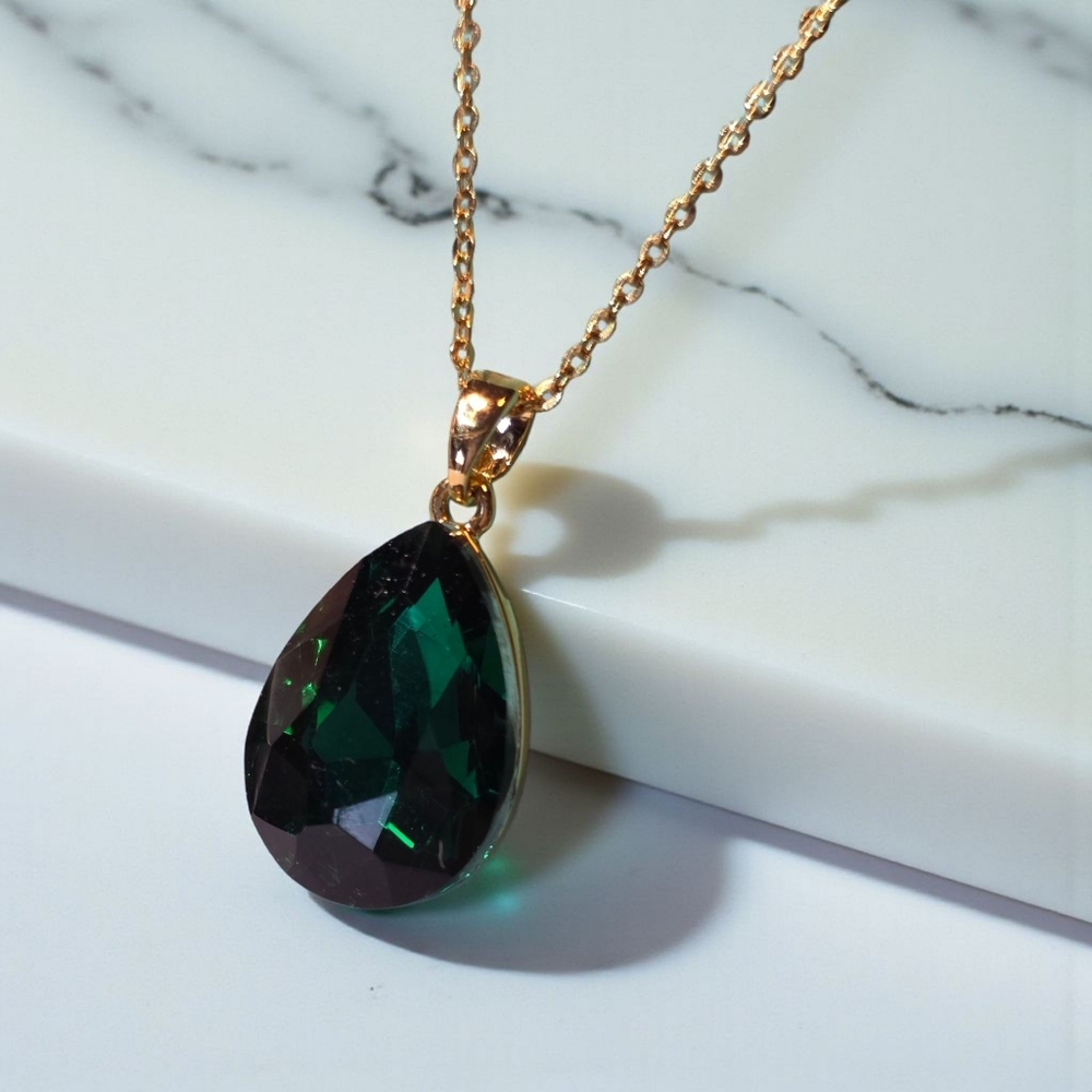SALE!! Zircon Green Pear Pendant Necklace - Picture 3 of 5